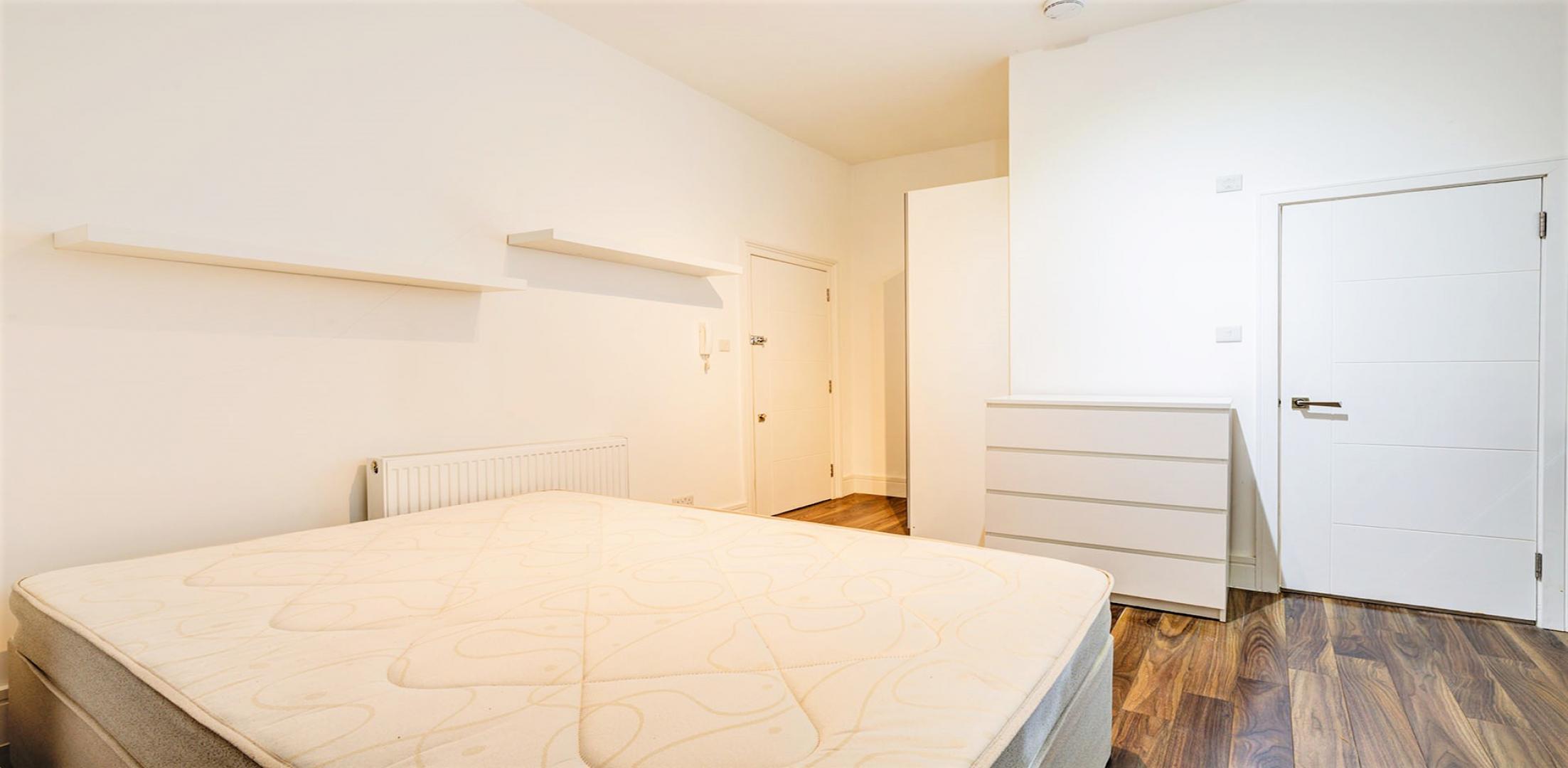 			Studio Apartment, 1 bath, 1 reception Studio			 Kingsgate Road, WEST HAMPSTEAD